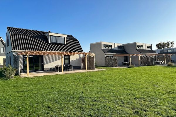 Buitenkant - Vakantiehuis op Texel met prachtig uitzicht in De Cocksdorp (1)