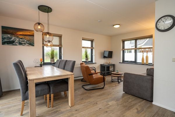 Woonkamer - Vakantiehuis op Texel met prachtig uitzicht in De Cocksdorp (4)