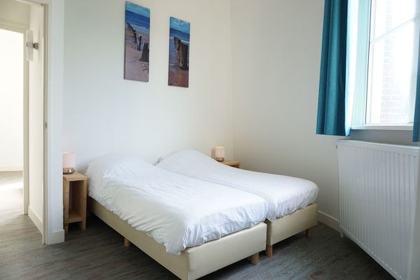 Slaapkamer - Luxe watertoren vlakbij het strand in Vlissingen (3)
