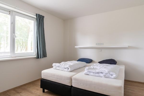 Slaapkamer - Eilandretraite voor gezinnen in Nes (4)