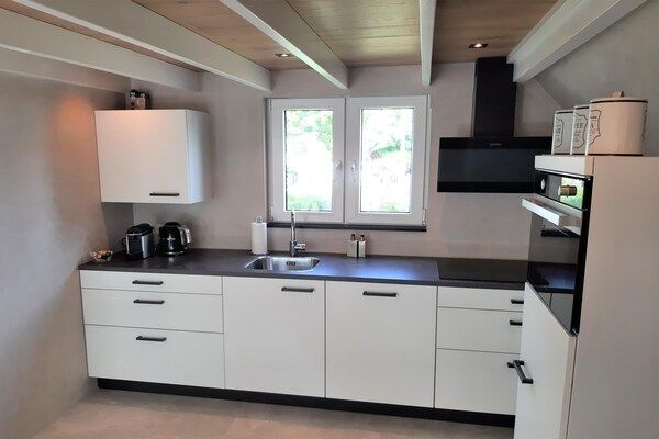Keuken - Stijlvol vakantiehuis aan zee in Tuitjenhorn (4)
