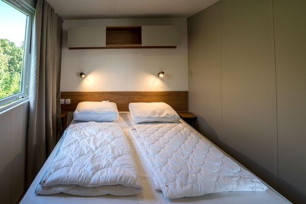 Slaapkamer - gezellig chalet voor koppels in Oostkapelle (5)