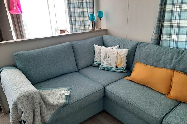 Woonkamer - gezellig chalet voor koppels in Oostkapelle (2)
