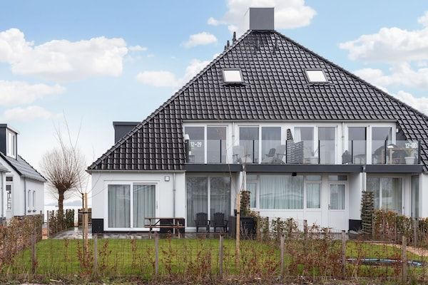 Buitenkant - Appartement Sneekermeer met watersport in Offingawier (1)