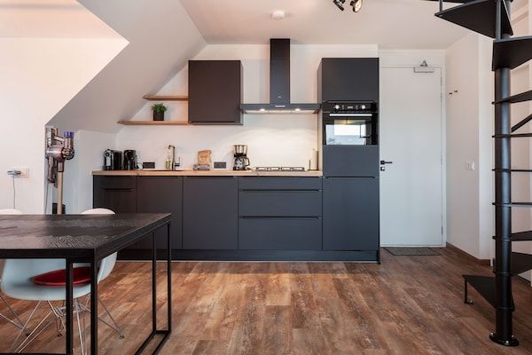 Keuken - Appartement Sneekermeer met watersport in Offingawier (4)