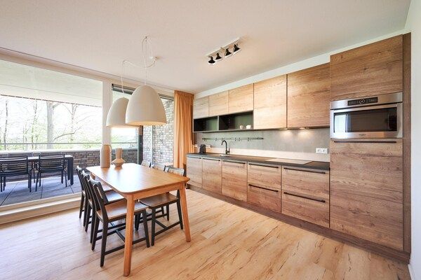Keuken - Ruim appartement bij wellness in Maastricht (4)