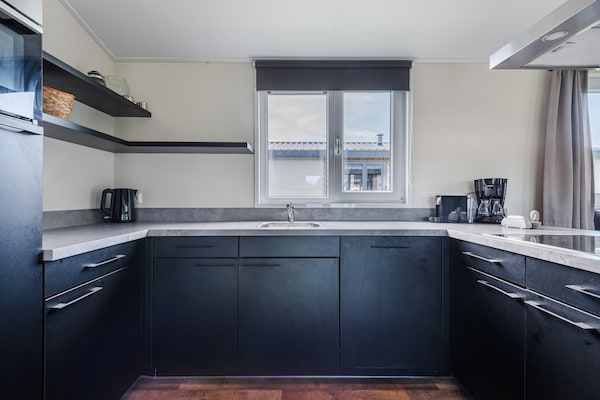 Keuken - Chalet met privé-aanlegsteiger in Giethoorn (4)