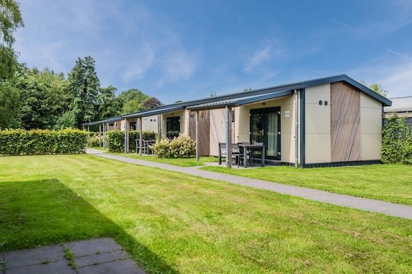 Buitenkant - Chalet met privé-aanlegsteiger in Giethoorn (1)