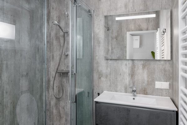 Badkamer - Chalet met privé-aanlegsteiger in Giethoorn (5)