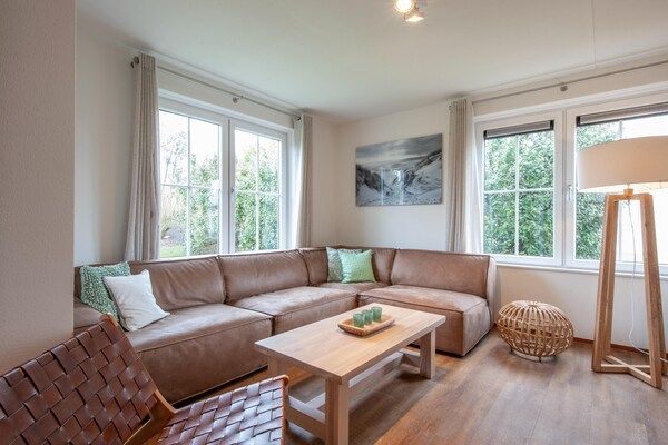 Woonkamer - Villa in Cadzand-Bad bij Noordzeestrand in Cadzand-Bad (2)