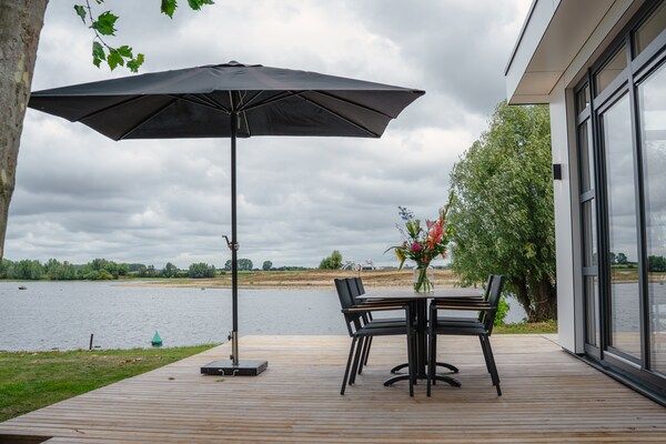 Terras - Huis in Arnhem met uitzicht op de Rijn in Maurik (5)