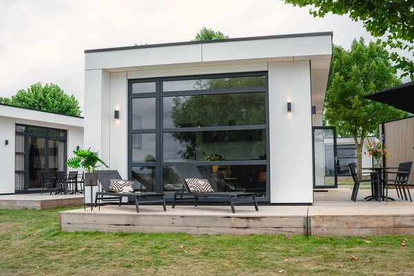 Buitenkant - Huis in Arnhem met uitzicht op de Rijn in Maurik (1)