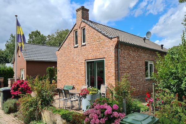 Buitenkant - Vakantiehuis in Zeeland bij het Strand in Baarland (1)