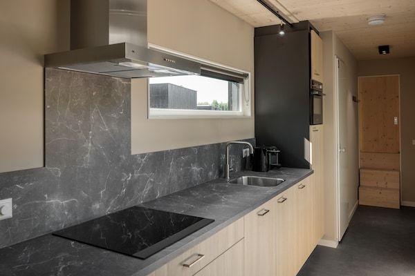 Keuken - Gezellige lodge vlakbij het strand in Kamperland (3)
