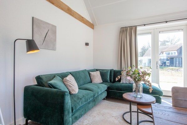 Woonkamer - Villa in Someren bij Golfbaan in Someren (3)