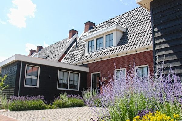Buitenkant - Villa in Colijnsplaat bij Zee en Sauna in Colijnsplaat (1)