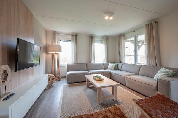 Woonkamer - Villa bij Noordzeestrand met Sauna in Cadzand-Bad (2)