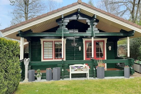 Buitenkant - Bungalow met omheinde tuin op de Veluwe in Hulshorst (1)