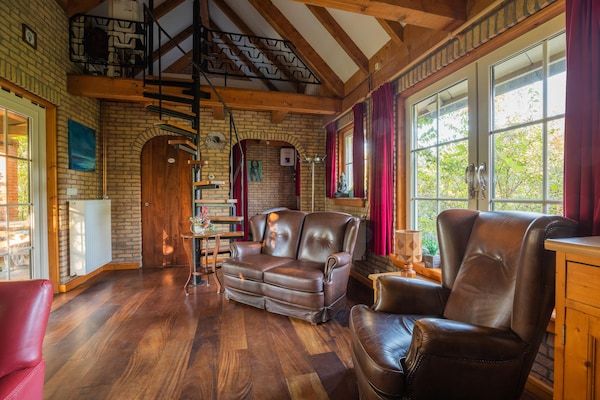 Woonkamer - Vakantiehuis in Wijnaldum bij Harlingen Haven in Wijnaldum (2)