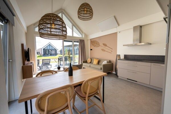 Woonkamer - Moderne lodge aan het water in Breskens (2)