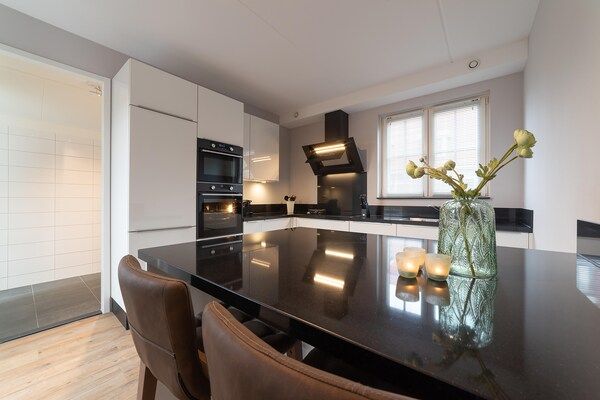 Keuken - Villa in Zeeland bij schone stranden in Colijnsplaat (4)