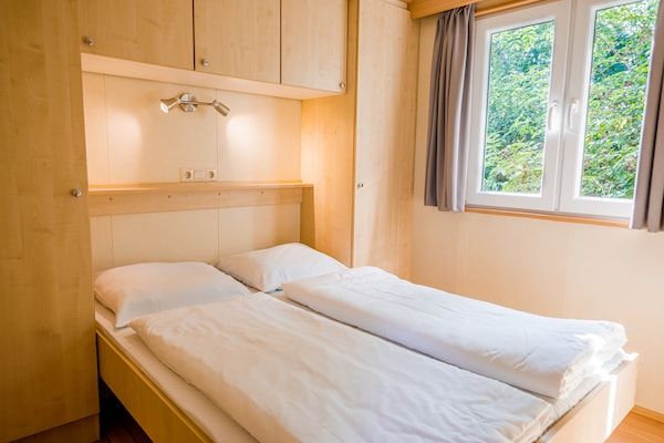 Slaapkamer - Chalet aan het Leukermeer in Well (3)
