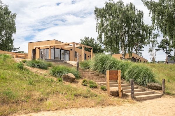 Buitenkant - Luxe Lodge aan de Rijn met Uitzicht in Well (5)