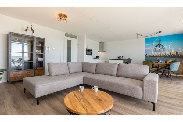 Woonkamer - Appartement op Tholen bij Oosterschelde in Scherpenisse (1)