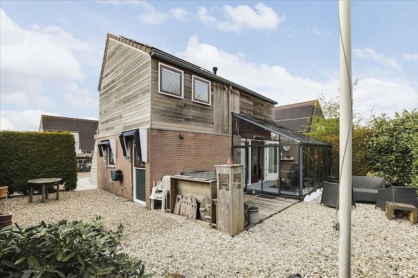 Buitenkant - Vakantiehuis in Grou bij Pikmeer in Grou (2)