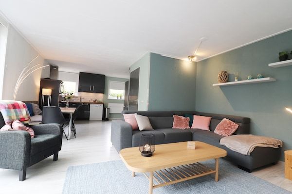 Woonkamer - Vakantiehuis in Grou bij Pikmeer in Grou (4)