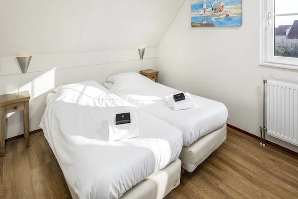 Slaapkamer - Villa in Cadzand-Bad bij Noordzeestrand in Cadzand-Bad (4)