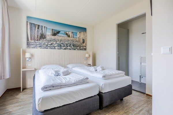 Slaapkamer - Villa aan het strand + sauna in Cadzand-Bad (4)