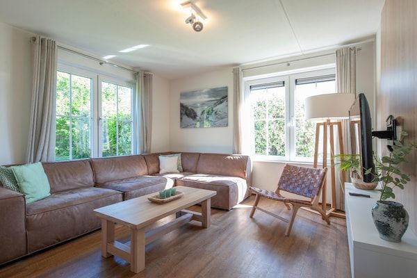 Woonkamer - Villa in Cadzand-Bad bij Noordzeestrand in Cadzand-Bad (2)