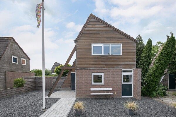 Buitenkant - Grou-uitje met fietsen en bubbelbad in Grou (4)