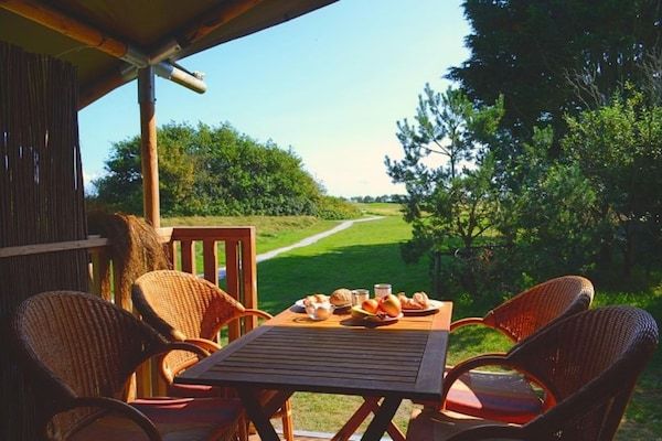 Terras - Safaritent in Nederland bij Duinen & Zee in Hollum (2)
