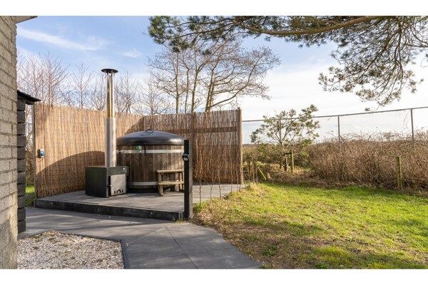 Tuin - Vakantiehuis op Ameland bij Golfbaan in Hollum (3)