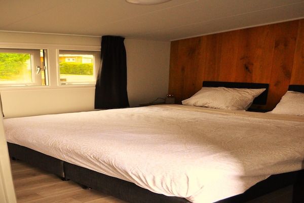 Slaapkamer - Rustig chalet dichtbij Norg in Haulerwijk (4)
