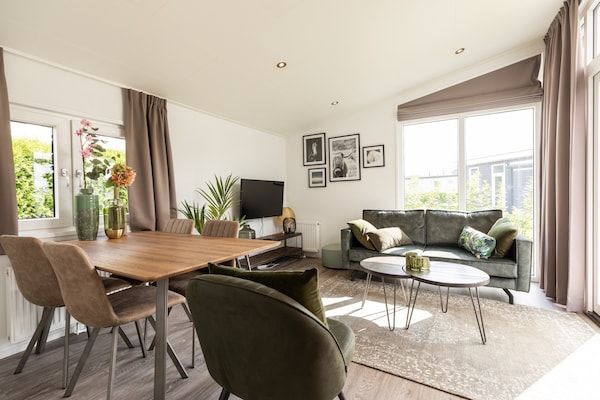 Woonkamer - Chalet in Gelderland met ruime tuin in Lathum (1)
