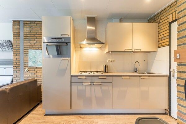 Keuken - Charmant vakantiehuis met wifi in Stramproy (4)