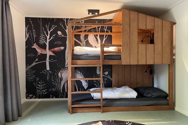 Slaapkamer - Vakantiehuis bij Breda & De Biesbosch in Oosterhout (3)
