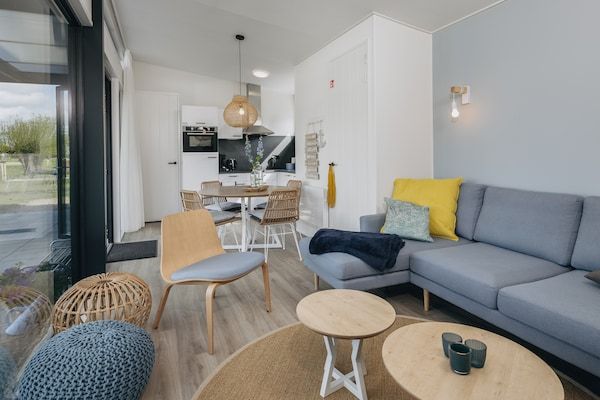 Woonkamer - Lodge aan Markermeer bij Hoorn in Wijdenes (2)