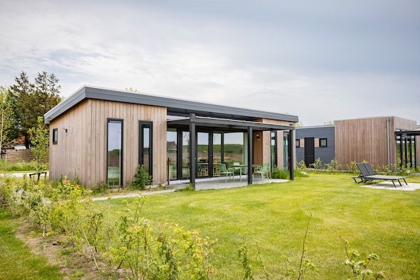 Buitenkant - Lodge aan Markermeer bij Hoorn in Wijdenes (1)