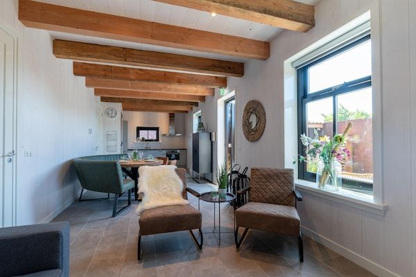 Woonkamer - Gezellig vakantiehuis in Callantsoog met wellness in Callantsoog (3)