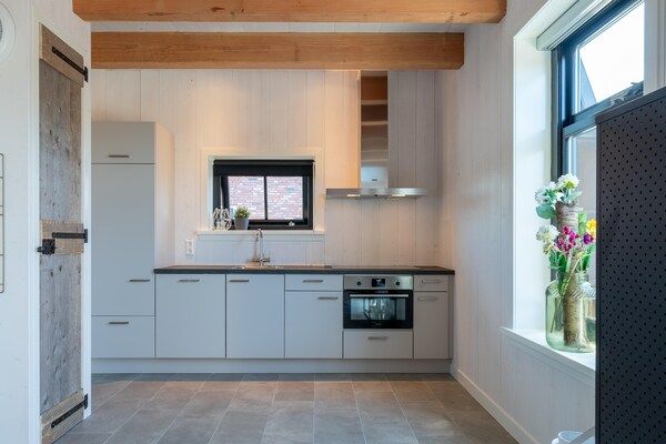 Keuken - Gezellig vakantiehuis in Callantsoog met wellness in Callantsoog (5)