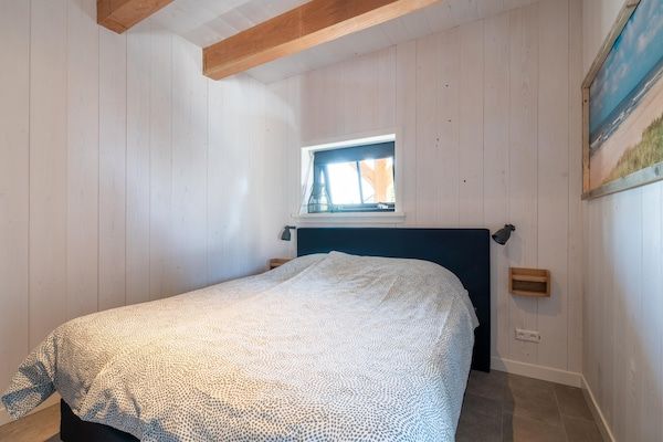 Slaapkamer - Gezellig vakantiehuis in Callantsoog met wellness in Callantsoog (2)