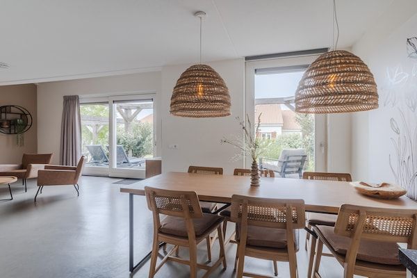 Eetkamer - Vakantiehuis bij Noordwijk Strand in Noordwijkerhout (3)