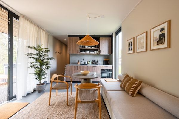 Woonkamer - Vakantiehuis in Bos met Whirlpool in Zeewolde (3)