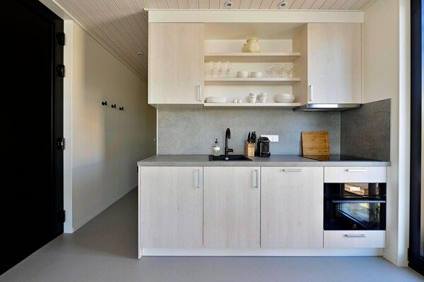 Keuken - Waterlodge in Nederland met Paddleboarden in Zeewolde (3)