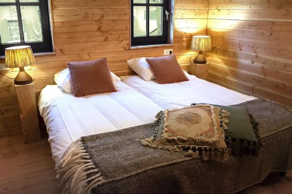 Slaapkamer - Vakantiehuis in Brabant met privé spa in Uden (3)