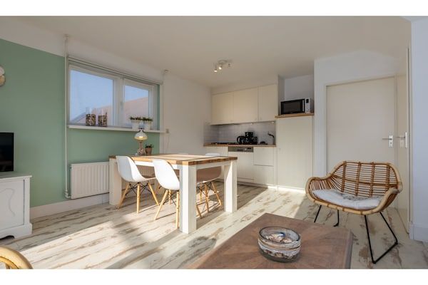 Keuken - Vakantiehuis bij Strand met Zonnig Terras in Westkapelle (2)